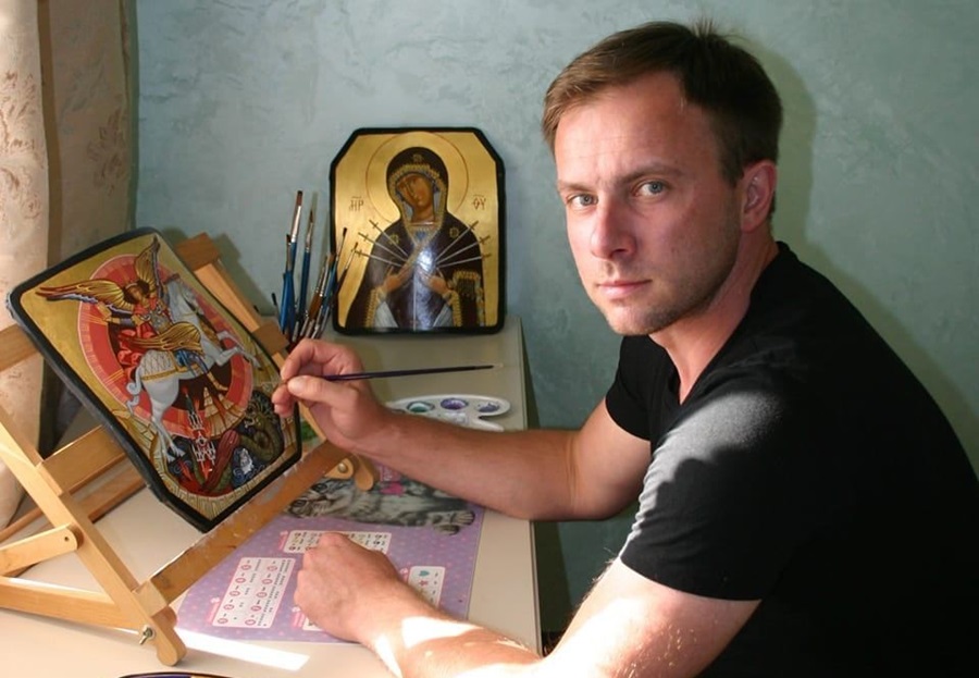 Ікони, народжені в молитві: історія кременецького митця, що малює на броні