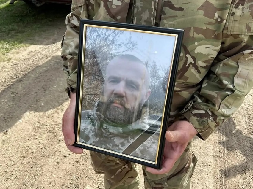 У Буцневі попрощалися і воїном-земляком Ігорем Колясою, який помер від важкої недуги