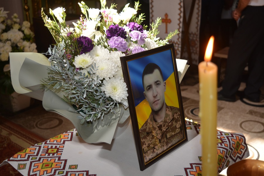 Збараж прощається із земляком-героєм: на Донеччині загинув 28-річний захисник України Андрій Кузь
