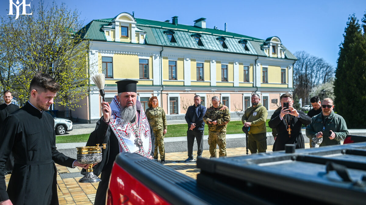 Молитва, віра і хліб: паски від Михайлівського собору для героїв на фронті