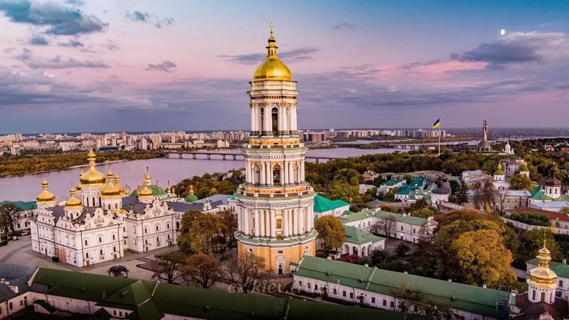 Київська Митрополія вимагає звільнення Лаври від представників МПвУ