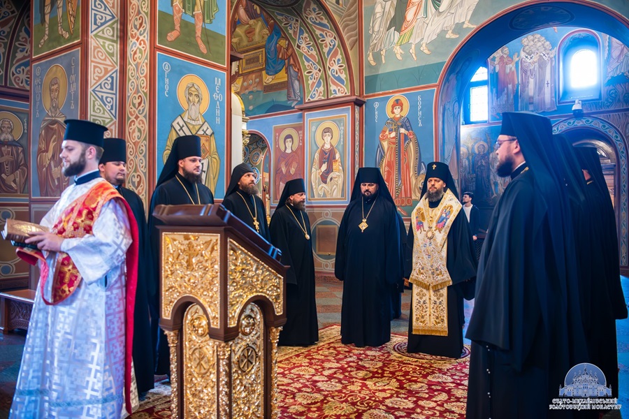 У Свято-Михайлівському монастирі розпочала роботу Синодальна комісія ПЦУ