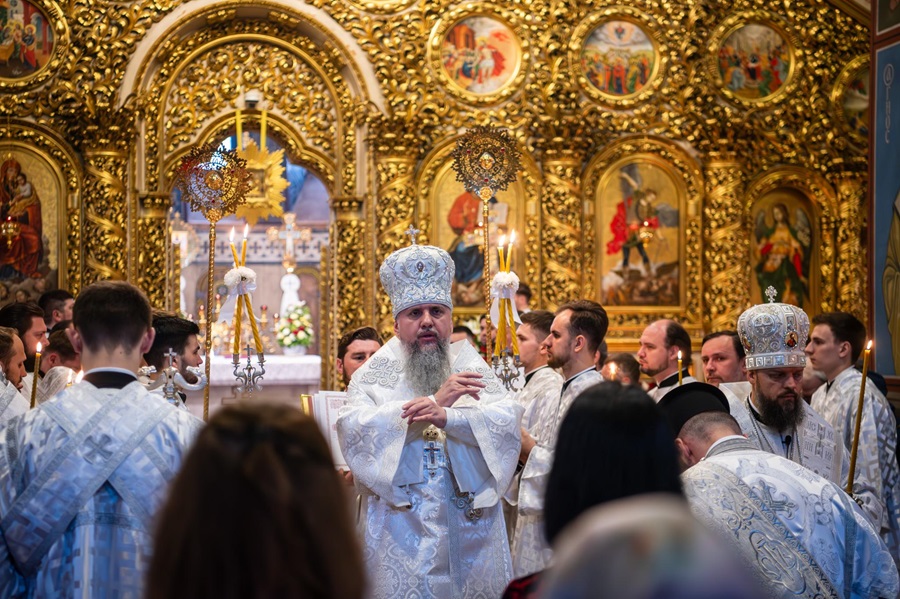 Молитва напередодні Вознесіння: Митрополит Епіфаній звершив Всенічне бдіння у столиці