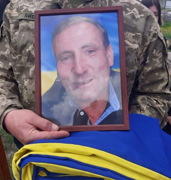 Борщівська громада попрощалася із загиблим воїном-земляком Юрієм Вецем