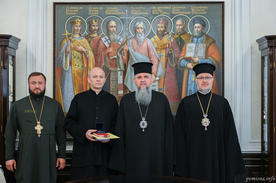 Митрополит Епіфаній нагородив звільненого з полону капелана Василя Федоренка
