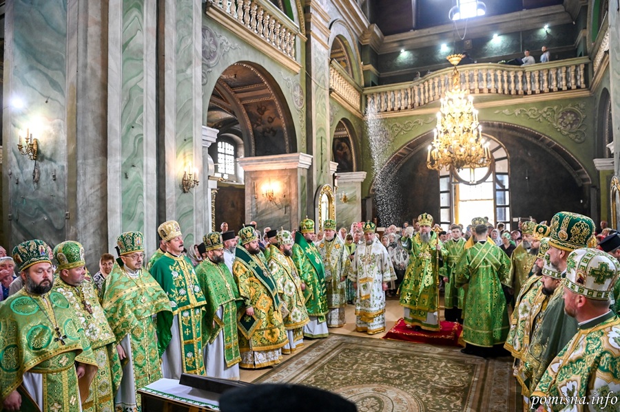 У Чернігові з молитвою та надією: Митрополит Епіфаній очолив літургію в звільненому соборі