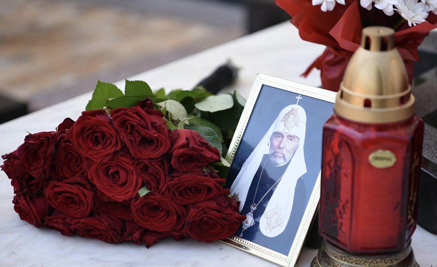 АНОНС/Молитва біля могили Патріарха: 30-та річниця упокоєння Володимира (Романюка)