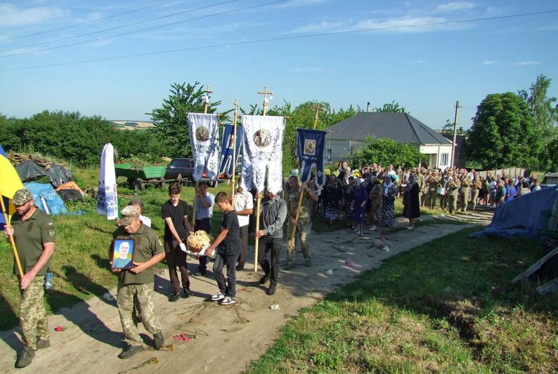 У Шумській громаді попрощалися з полеглим земляком-героєм Русланом Ліщуком