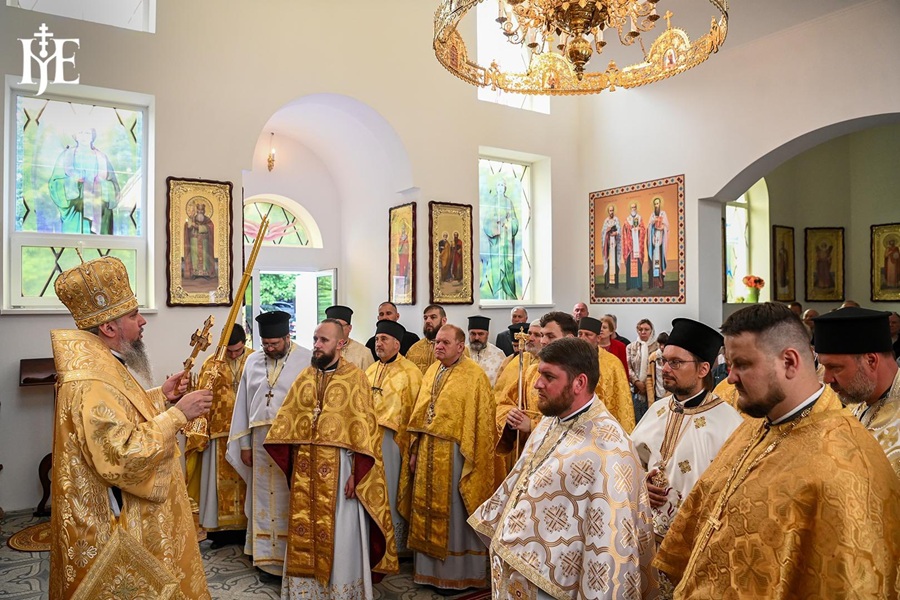 Освячення храму під обстрілами: Харківщина молиться за мир