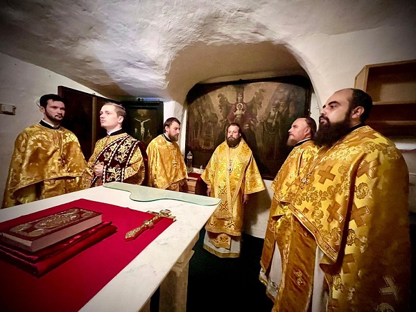 Відновлення святині: у Лаврі звершено першу літургію під омофором ПЦУ
