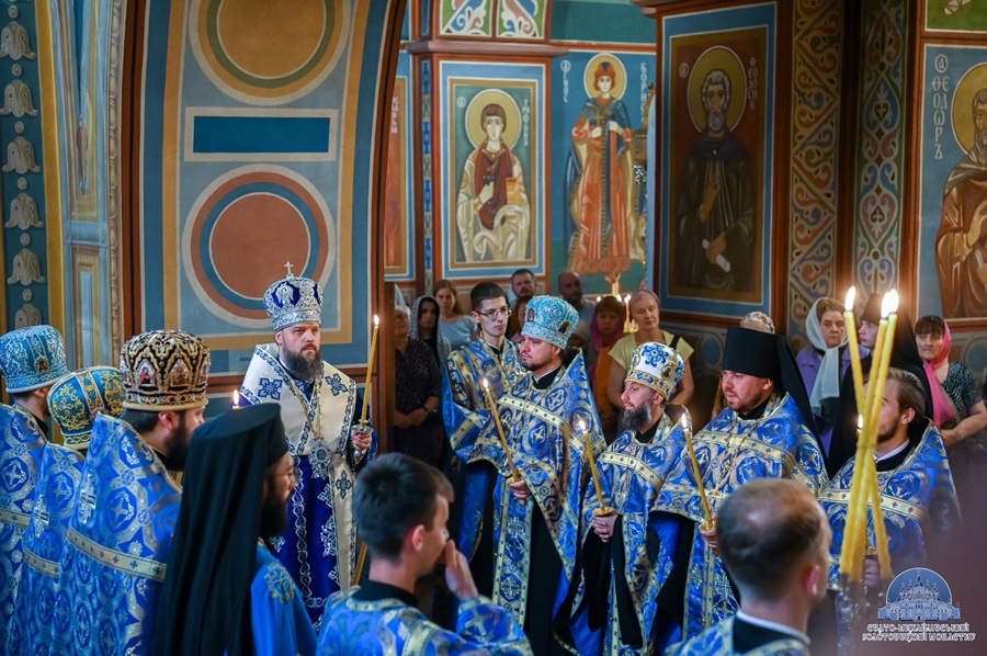 Віряни отримали помазування святим єлеєм біля ікони «Всецариця» у Михайлівському соборі