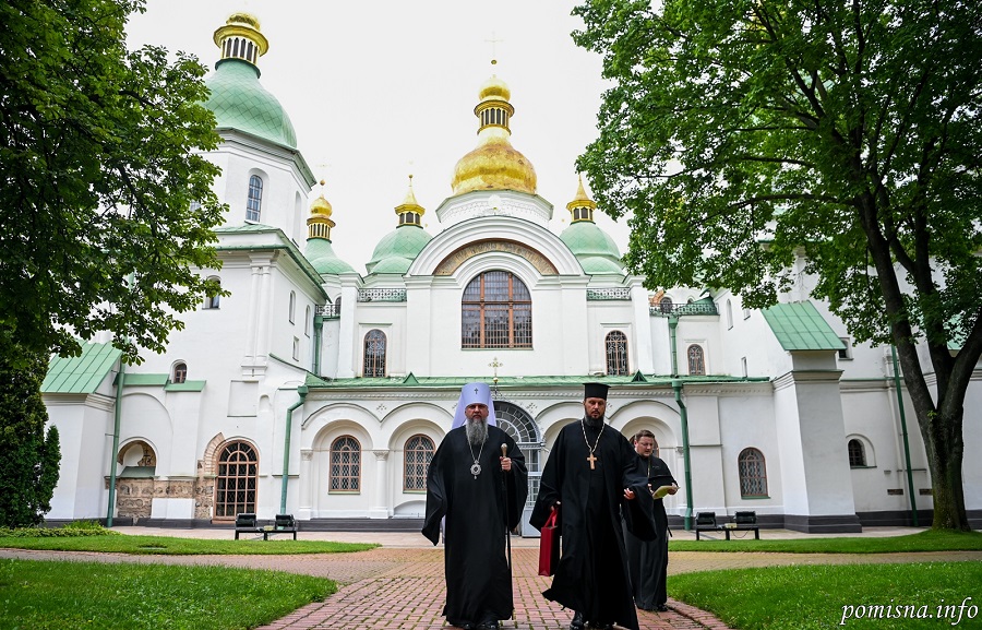 Духовна підтримка фронту: Митрополит Епіфаній вручив копію Томоса