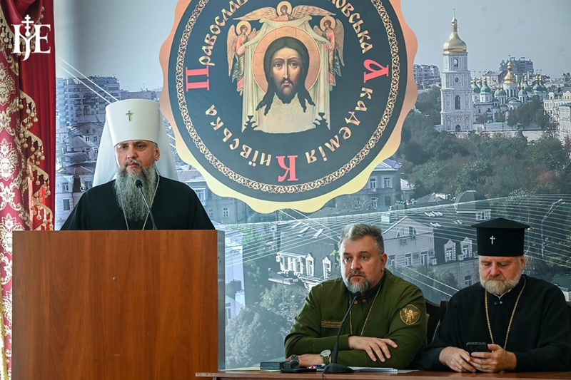 «З Богом до перемоги»: Митрополит Епіфаній про роль капеланів у війні
