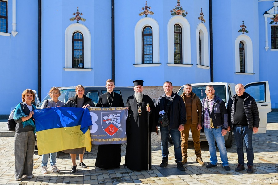 Митрополит Епіфаній благословив і передав допомогу для армії та лікарні