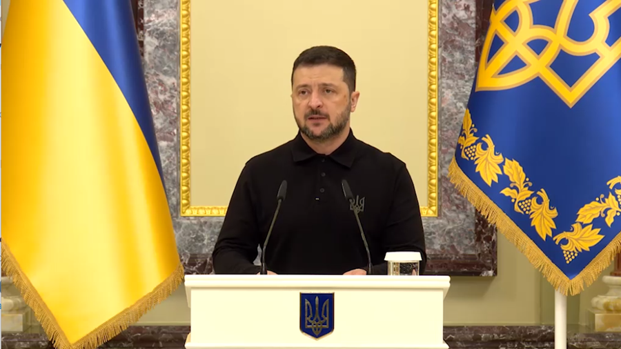 Герої у вогні: Зеленський нагородив рятувальників за відвагу