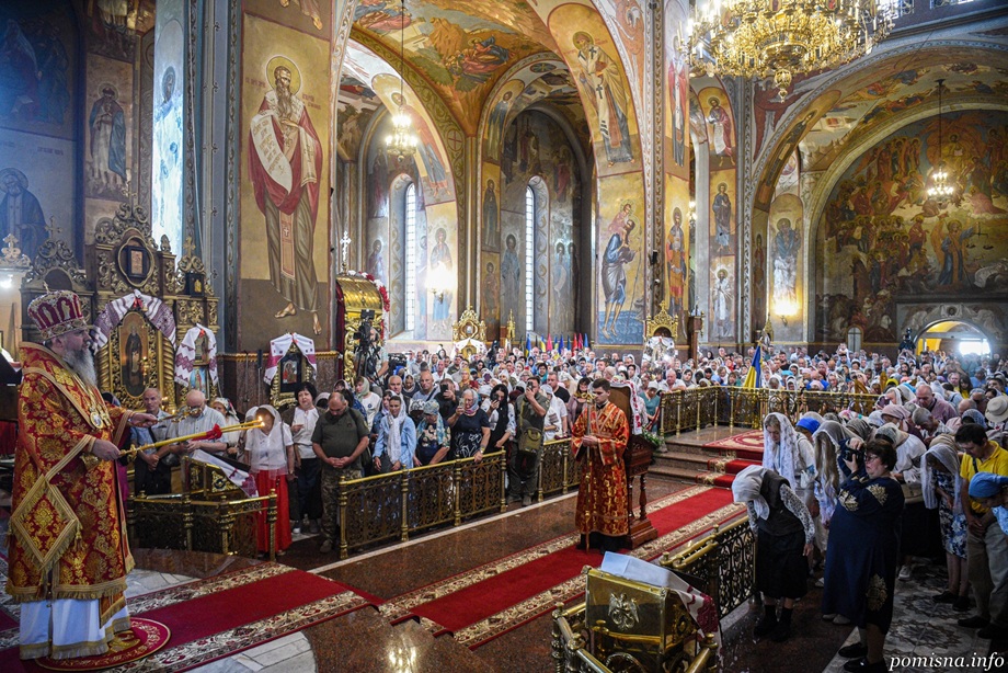 Предстоятель ПЦУ у Черкасах: молитва за воїнів і відзначення Героїв у день святого Макарія