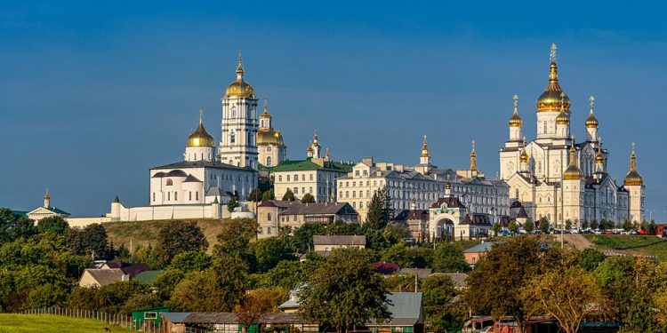 СБУ та поліція проводять обшуки у Почаївській лаврі: розслідують шахрайство