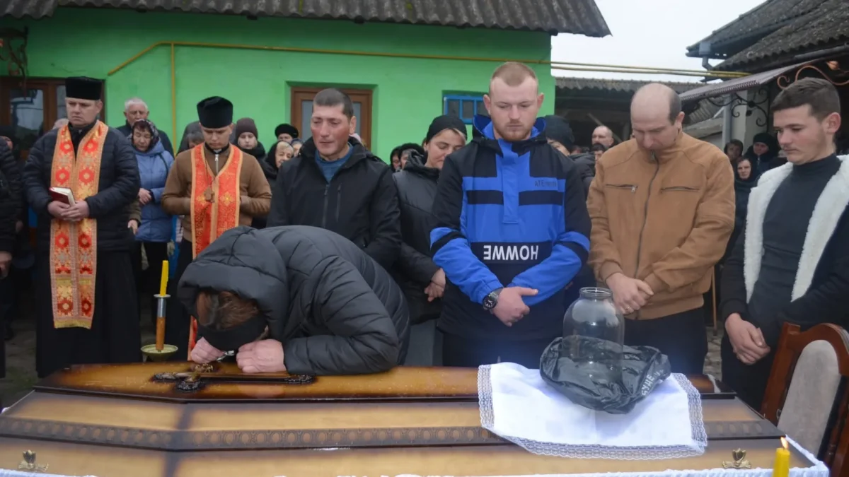 Білобожницька громада попрощалася із захисником України Дмитром Бабкіним