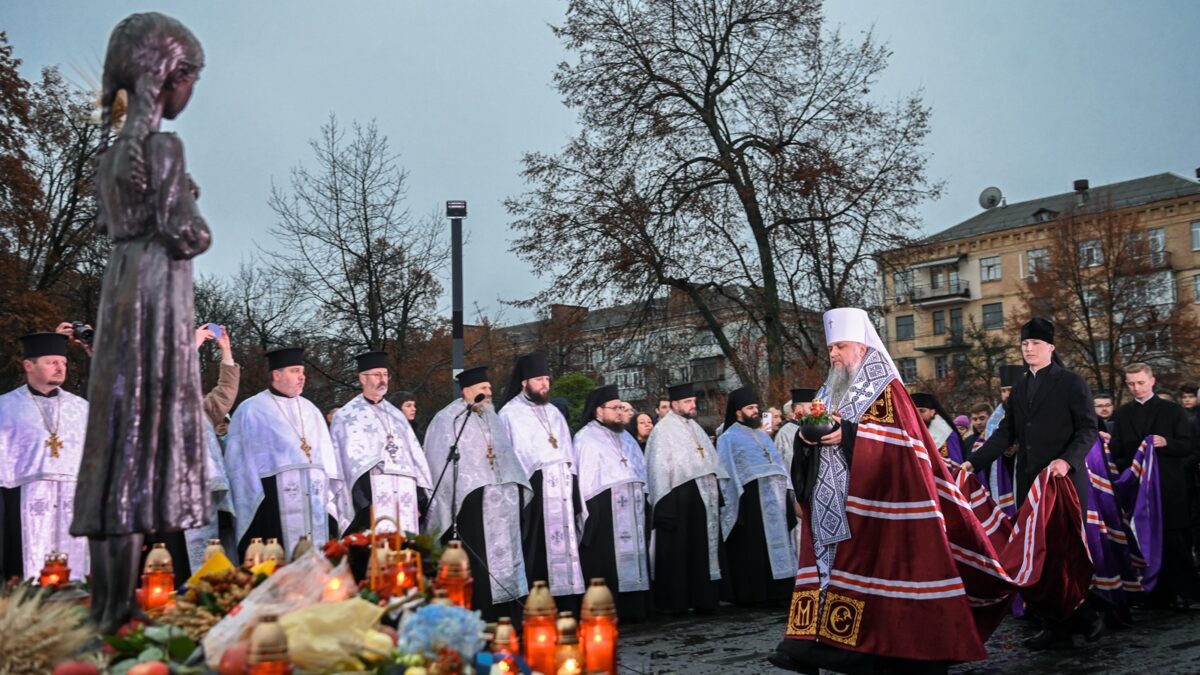 Панахида у Меморіалі: Україна згадує своїх безневинно убитих