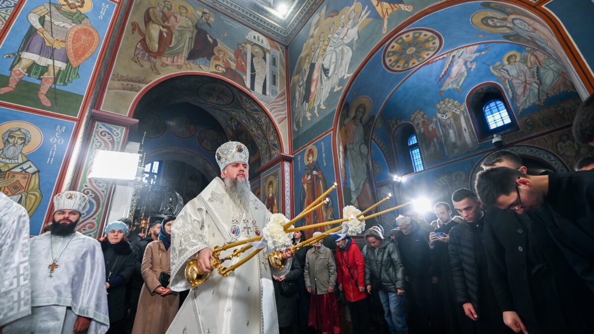 Архістратиг Михаїл — захисник правди: у Києві відзначили престольне свято Золотоверхого собору