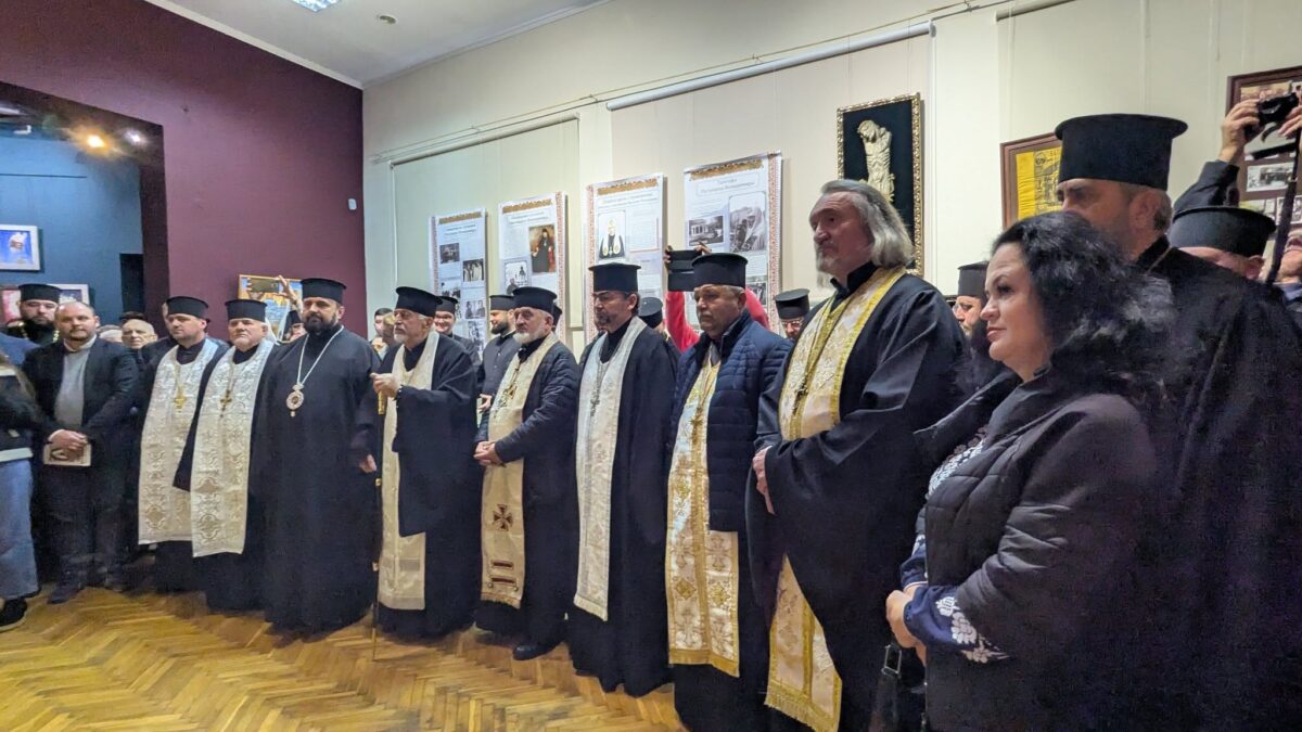«Світло, що не згасає»: у Франківську відкрили виставку до 100-річчя Патріарха Романюка
