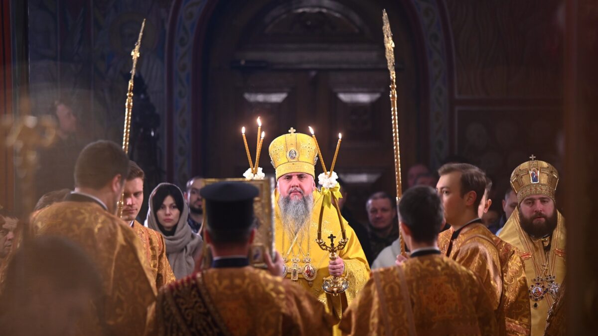 Церква молиться разом з Україною