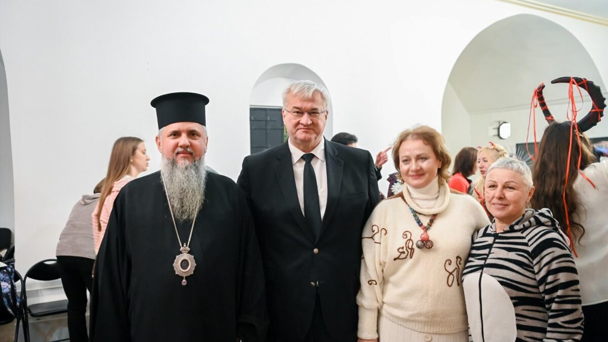 Різдво, яке зігріває серця: Предстоятель ПЦУ серед дітей із синдромом Дауна
