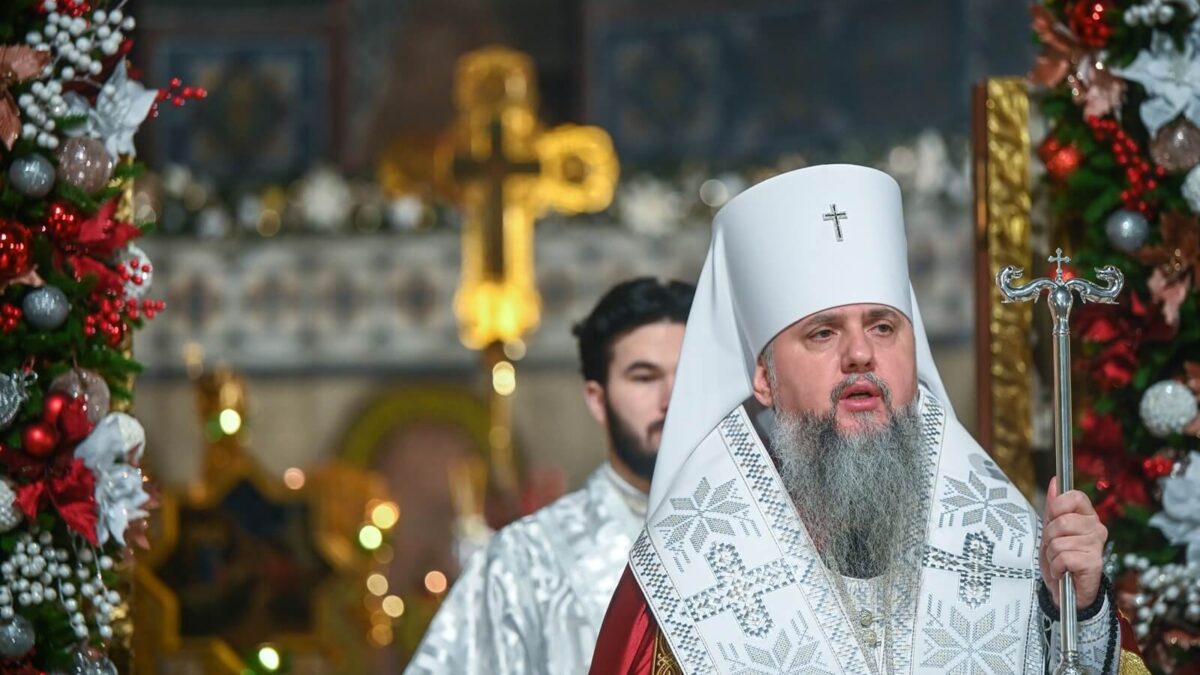 Напередодні Різдва: Предстоятель ПЦУ молився з вірянами у Золотоверхому соборі
