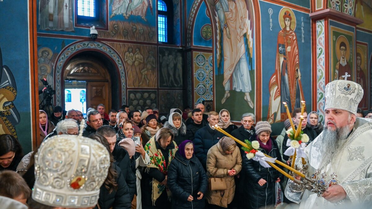 Різдво надії: Митрополит Епіфаній звершив святкову літургію у Золотоверхому соборі