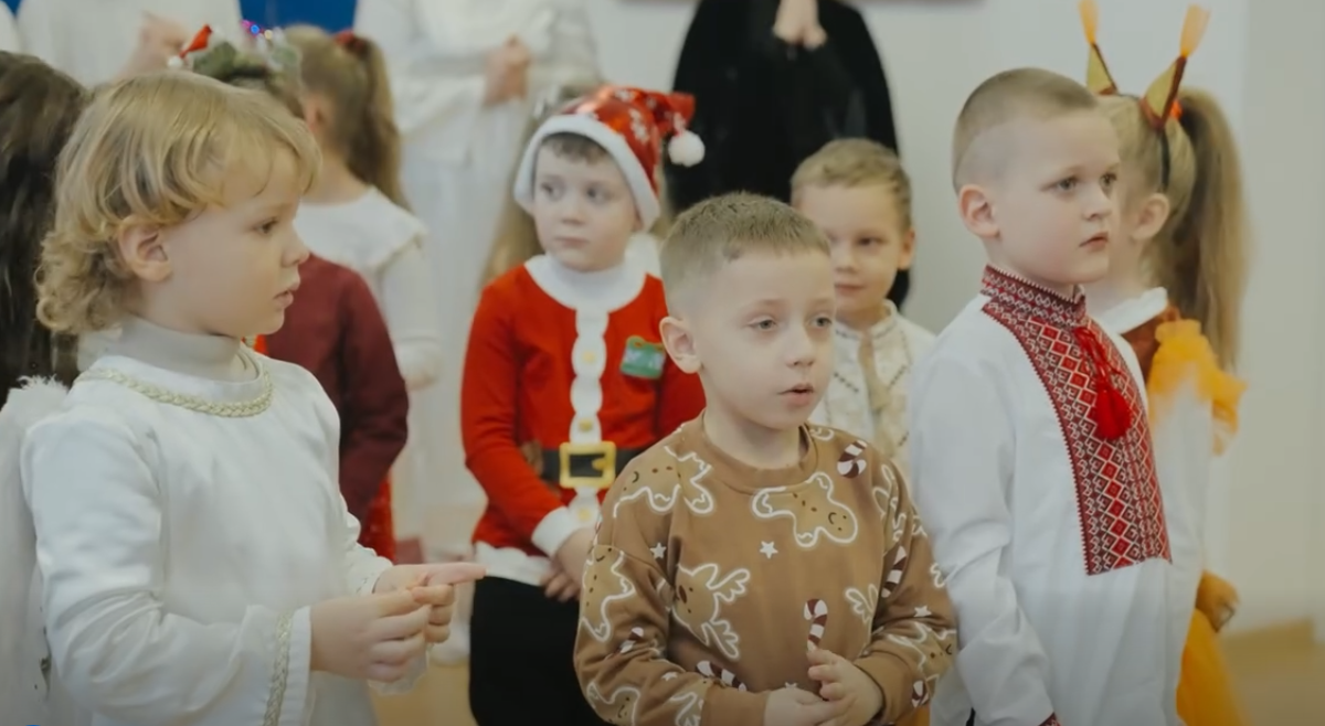 Диво Миколая у Житомирі: молодь собору подарувала дітям день радості