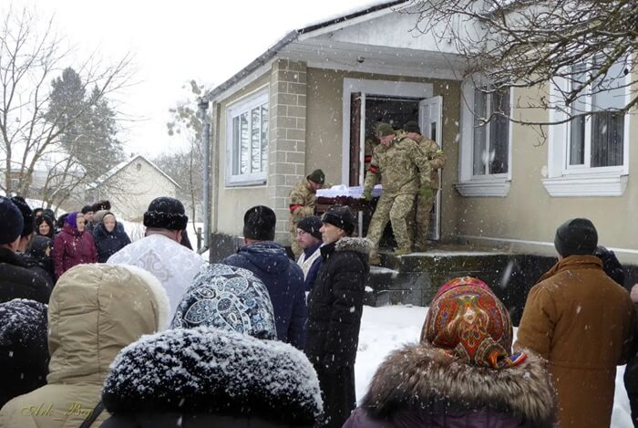 У Шумській громаді провели в останню путь воїна-земляка Анатолія Василька