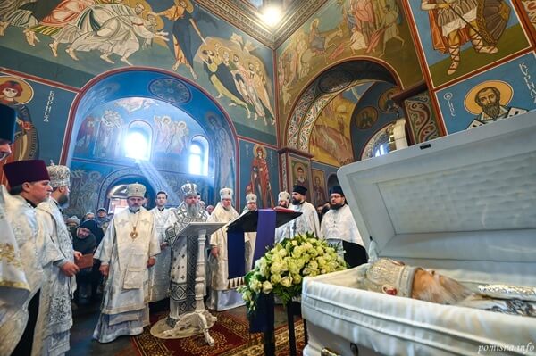 Молитва за Патріарха: у Михайлівському соборі звершено заупокійне богослужіння