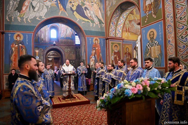 Переддень суботи Акафіста: у Києві звершили особливе богослужіння
