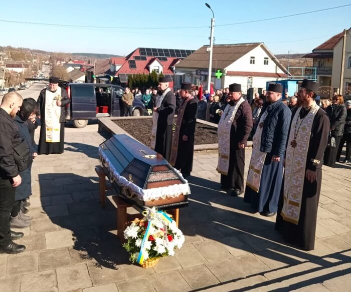 Вишнівецька громада попрощалася із захисником України Юрієм Швецем