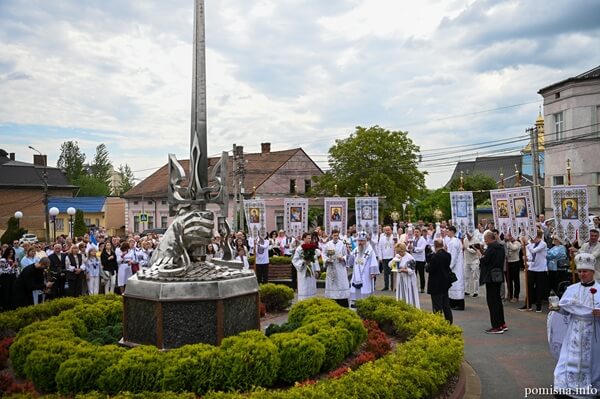 Блаженнійший Епіфаній у Мостиськах помолився за душі полеглих воїнів
