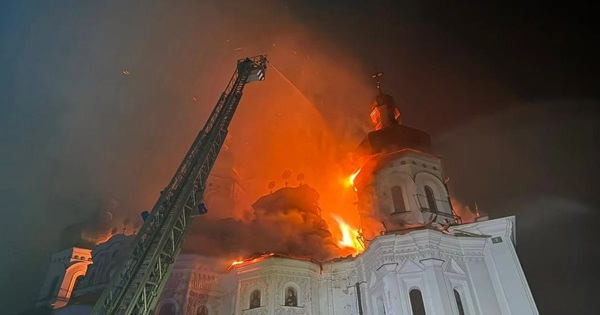 Ніч болю для України: росія атакувала Успенський собор Києво-Печерської Лаври