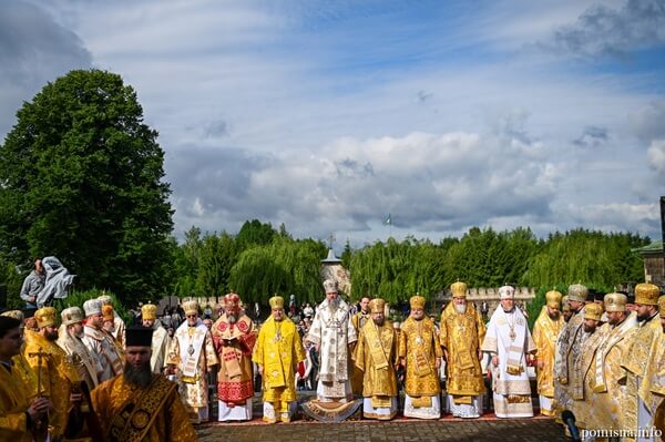Козацька слава і сучасна боротьба: Митрополит Епіфаній звершив літургію на місці подвигу українських козаків